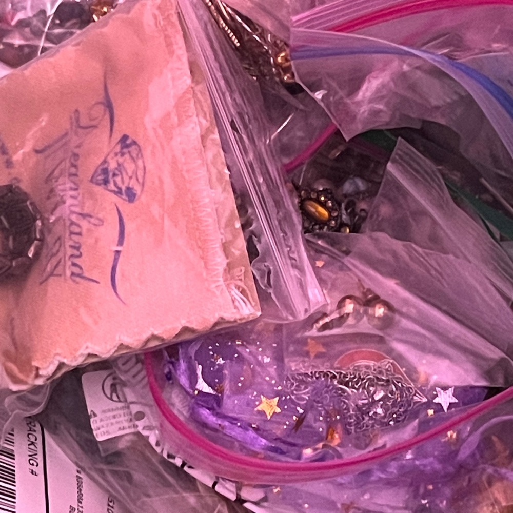 1 pound mystery jewelry - Picture 2 of 5
